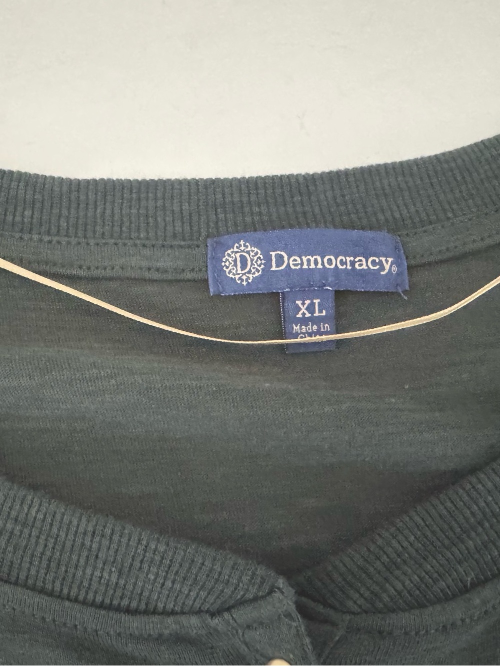 Democracy Women's Green Long Sleeve Knit Cuffs Henley Size XL Gold Buttons - Picture 5 of 15